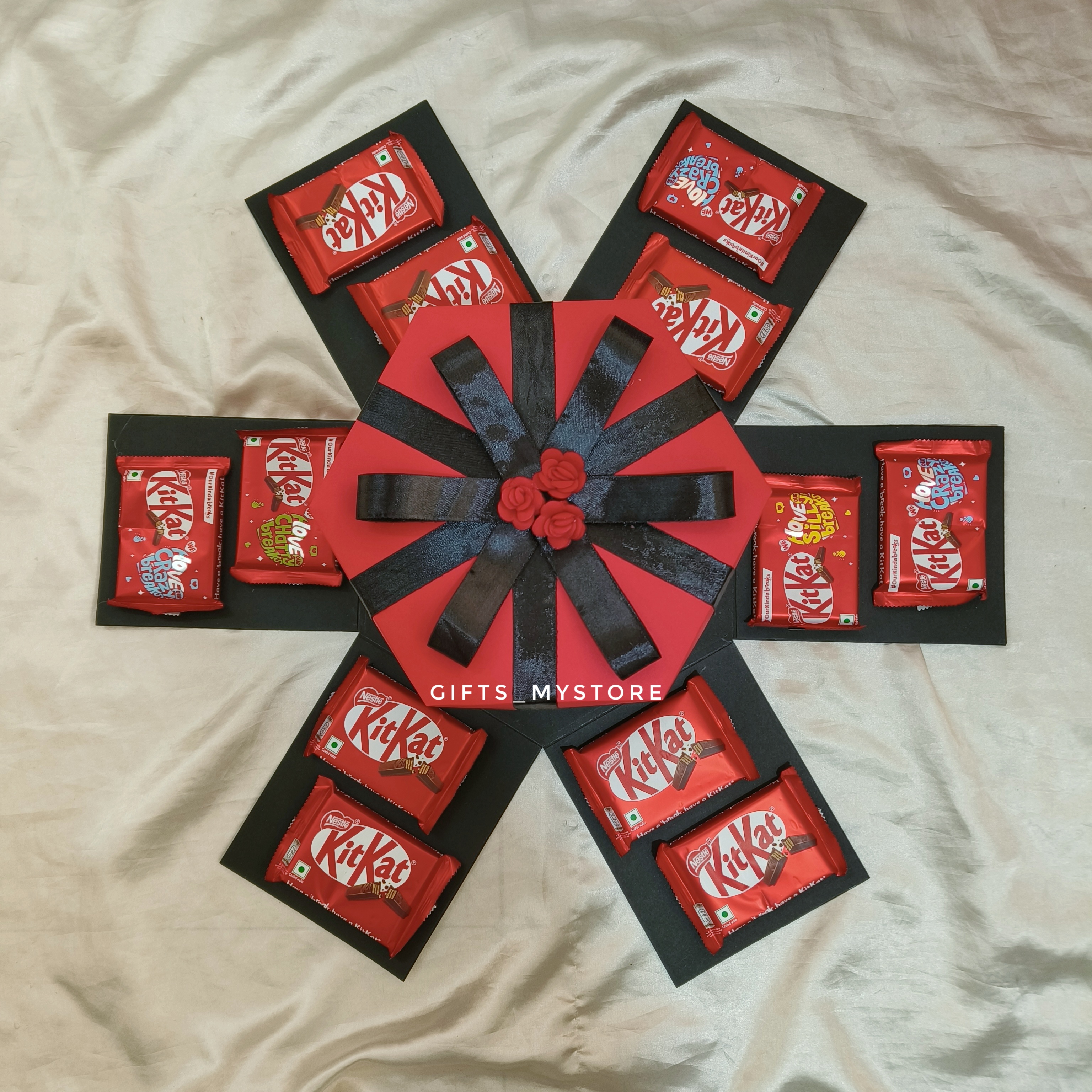 ROTATING TEDDY BEAR WITH KITKAT CEB